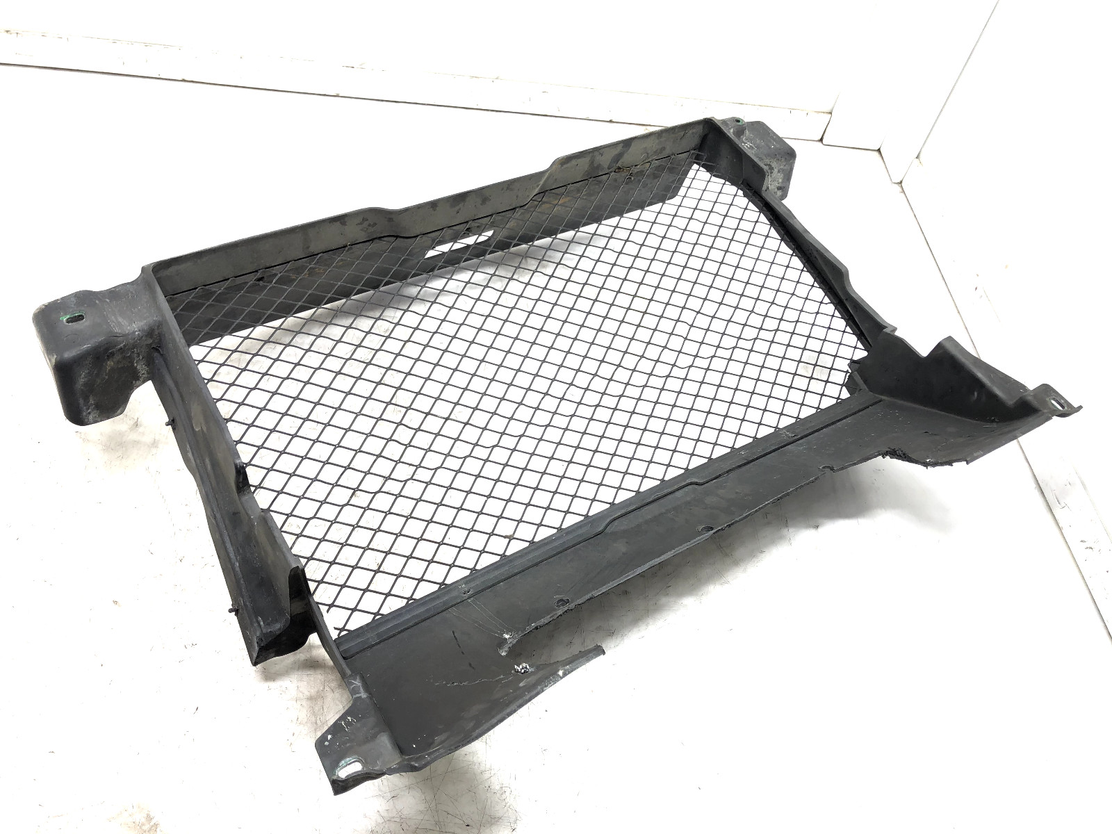 2014-2020 MASERATI QUATTROPORTE FRONT RADIATOR SUPPORT GRILLE AIR DUCT OEM.