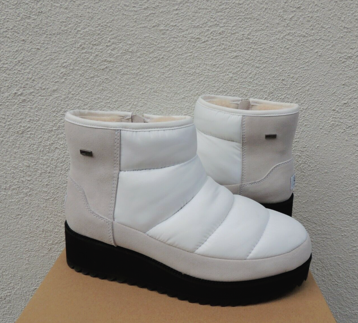 UGG RIDGE MINI WHITE WATERPROOF SUEDE PUFFER WINTER BOOTS, US 11