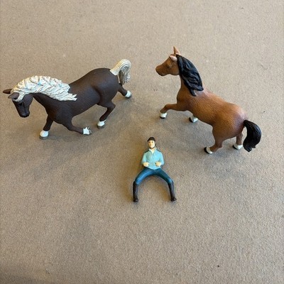 Lot of 3 SCHLEICH Horses + 1 SCHLEICH Riders