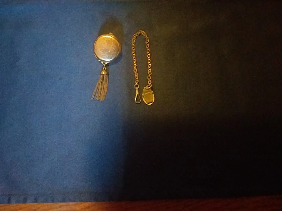 Reloj Bolsillo Elgin Oro Vintage con 2 Cadenas y Llavero Por G.O.M. Comp. Royal Case Foto 2 de 4