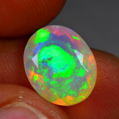 2.34Ct Oval_Marvelous 3D Harlequin Pattern Untreated Solid Welo Opal
