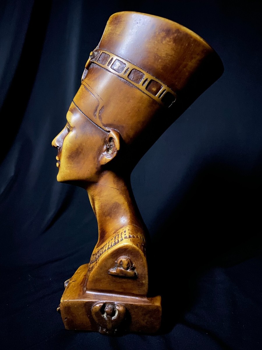 Queen Nefertiti With Her Catchy Look Mask - Queen Of Ancient Egypt