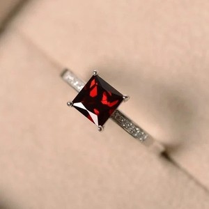 Authentic 1.40Ctw Princess Cut Lab Created Garnet Duchess Dream Ring 14K White Gold Plated