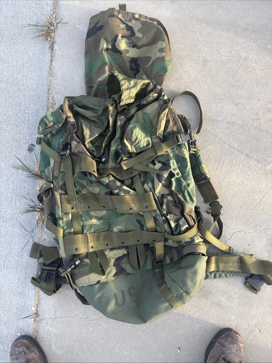 M81 Woodland CFP-90 Large Field Pack W/ Integrated Frame, Harris