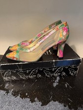 Vintage Floral Pumps 7.5