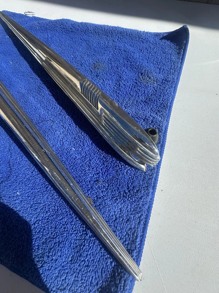 Chevy Master Deluxe 1941 guardabarros lanzas (par) | original | usado | pozos ligeros Foto 4 de 4