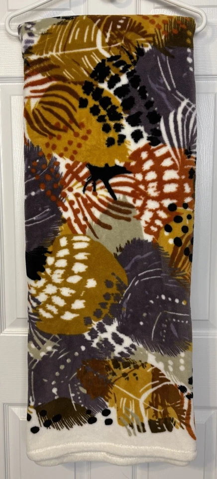Vera Bradley Antilles Garden Fleece Throw Blanket Geometric Feathers Soft Fluffy - Image 2 of 4