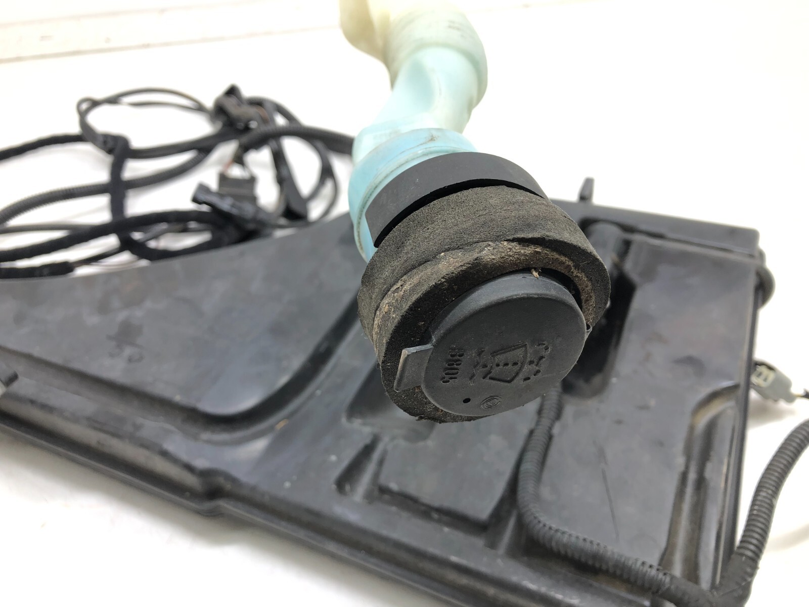 2014-2019 MASERATI GHIBLI SQ4 WINDSHIELD WIPER FLUID RESERVOIR TANK OEM.