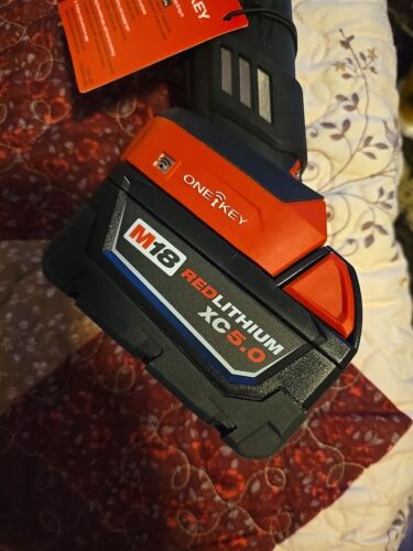 Milwaukee (2984-20) Grinder With 5.0 Battery - Picture 3 of 9