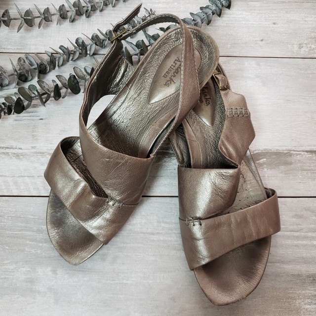 Clarks Artisan Size 9 Sandals Metallic Ankle Strap Womens eBay