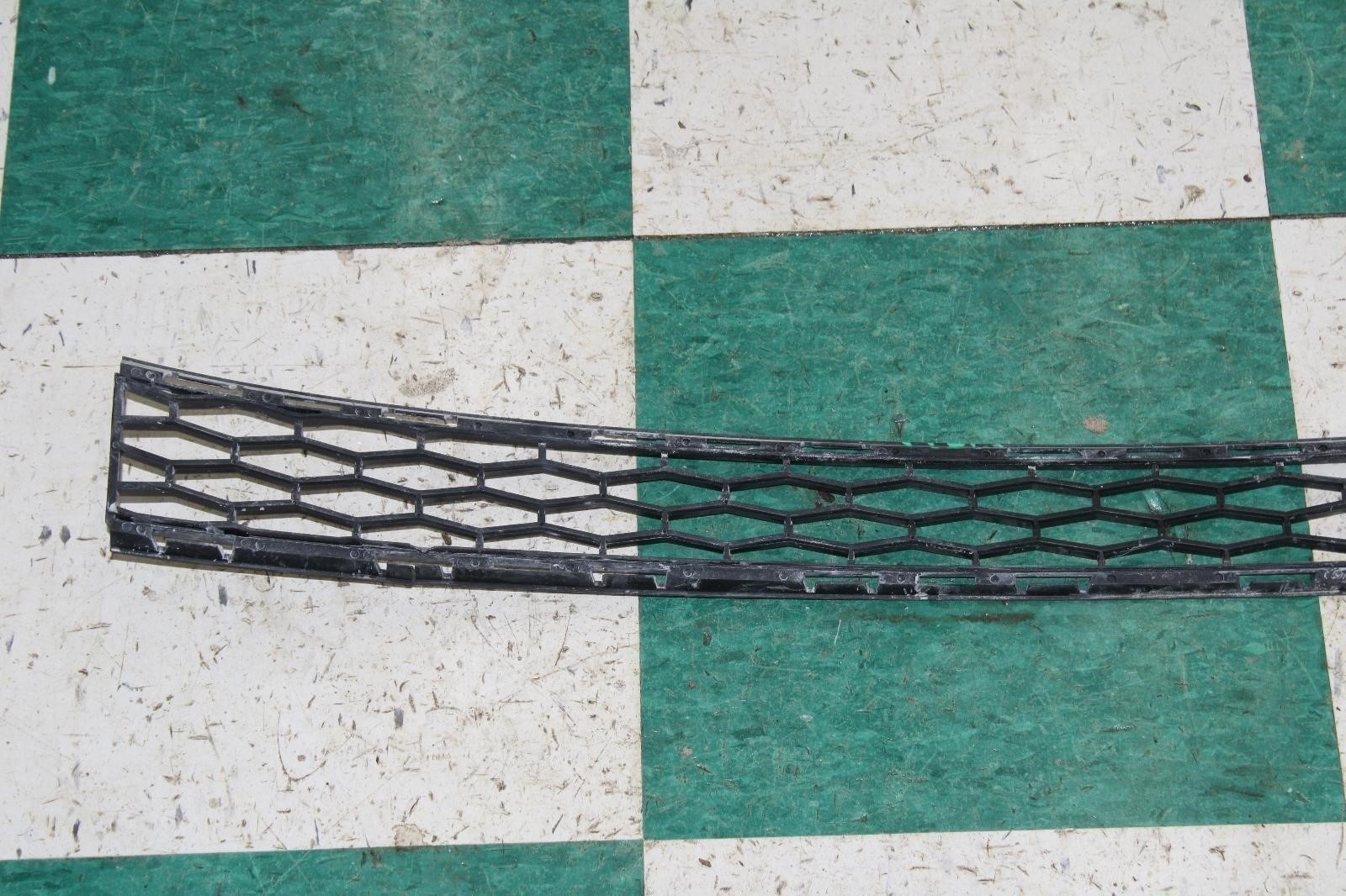 14-17 GHIBLI Front Lower Center Bumper Mounted Mesh Grille Grill OEM Factory WTY