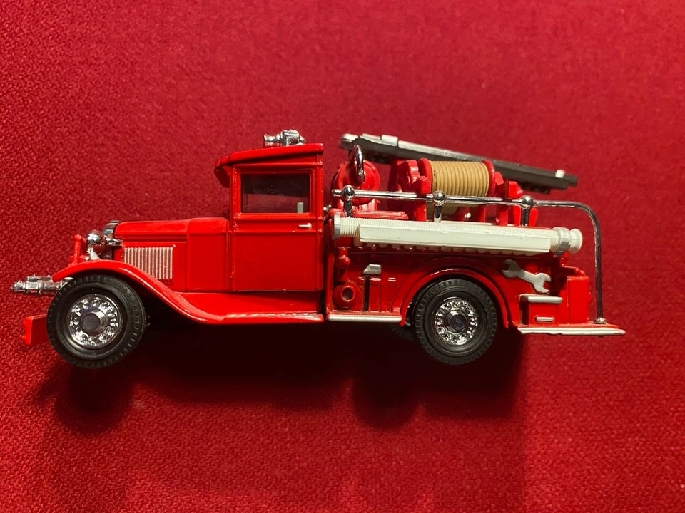 Matchbox Models Of Yesteryear Fire Truck-1932 Ford AA Truck-Great Condition! - Image 2 of 4
