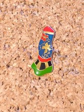Pin's Niki De Saint Phalle Verge Phallus Artiste Peintre Sculpteur Art Oeuvre