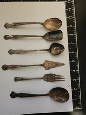 Vintage WM Rogers Mfg. Silverplate Magnolia Serving Fork Silverware Set