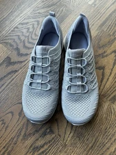 Woman's Sneakers & Athletic Shoes SKECHERS Virtue Show Runner SIZE 7