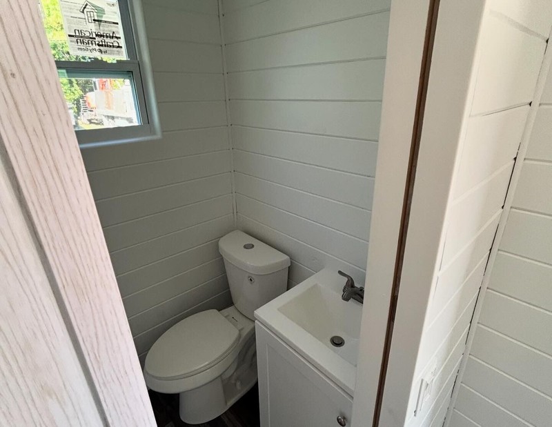 20FT CUSTOM SHIPPING CONTAINER HOME/MOBILE OFFICE - thumbnail 10