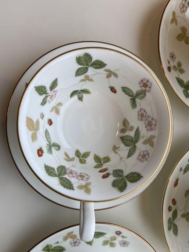 Wedgwood Wild Strawberry 6-piece Cup & Saucer Set - Picture 10 of 10