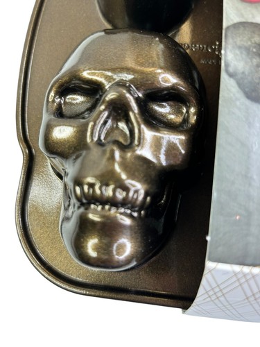 Nordic Ware Haunted Skull Cakelet Pan USA Day If The Dead Halloween Brand new - Picture 3 of 12
