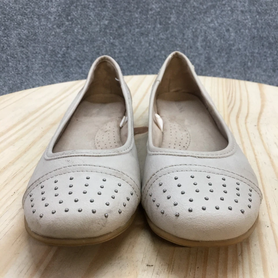 Туфли женские Merona 8 Maegan плоские бежевые искусственная кожа круглый носок комфорт с заклепками - Изображение 4 из 4