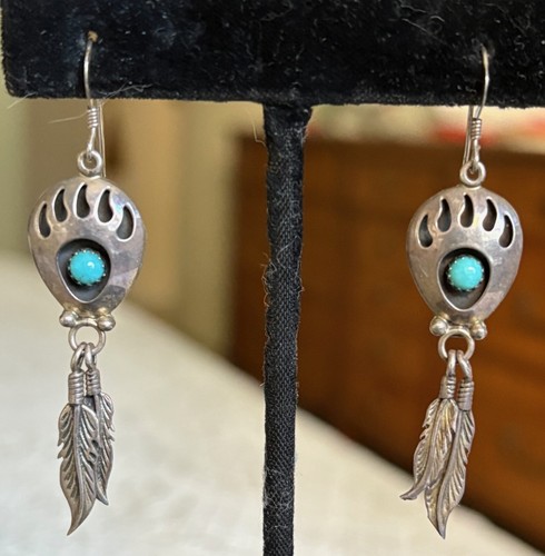 VINTAGE STERLING SILVER & TURQUOISE BEAR PAW & FEATHER SIGNED PIERCED EARRINGS - Picture 3 of 12