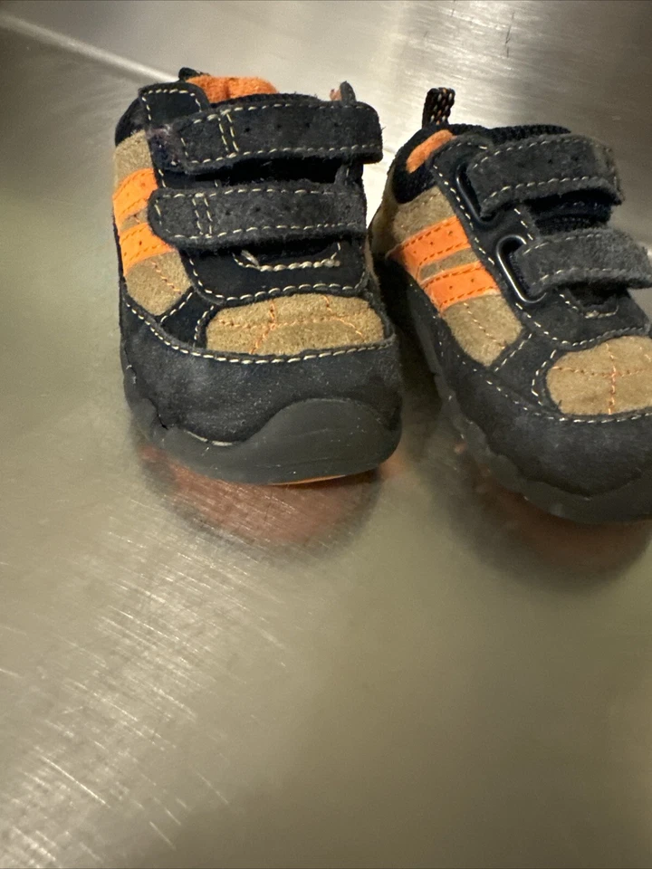 Zapatos sin cordones Genuinekids OshKosh para bebés y niños pequeños marrón y naranja talla 3 Foto 2 de 4