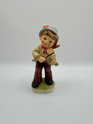 vintage porcelain boy playing violin hummel like READ