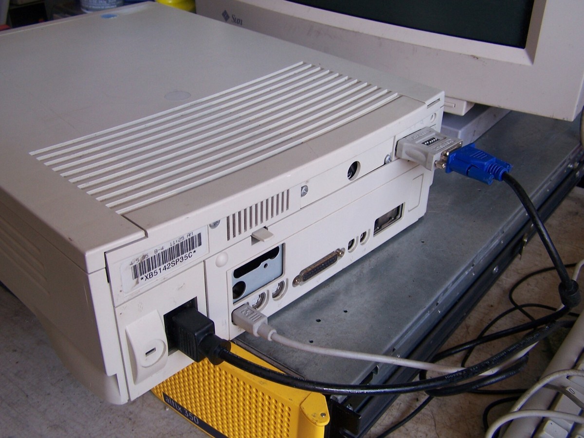 Apple Macintosh Performa 638CD M3076 12MB RAM OS 7.5.3 CD Floppy