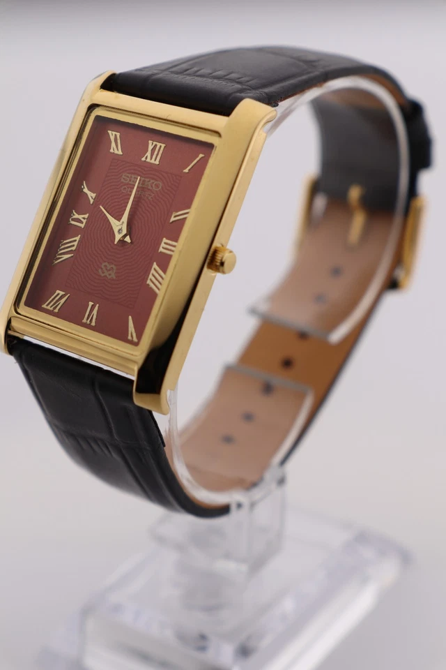 Reloj para hombre vintage Seiko delgado de cuarzo esfera roja refinada con cuero negro Foto 4 de 4