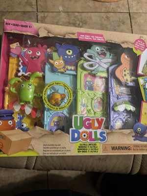 Ugly dolls main street Fold & Go Nib