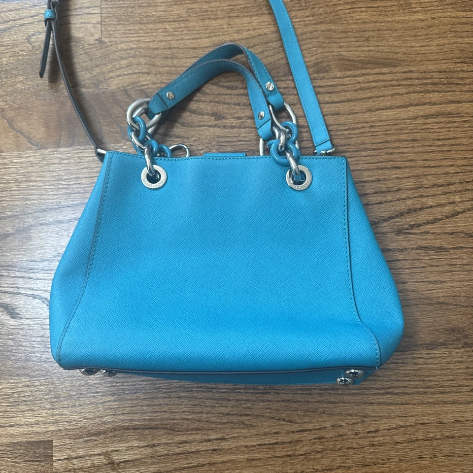 Bolso de mano Michael Kors Cynthia pequeño de cuero verde azulado Foto 2 de 4