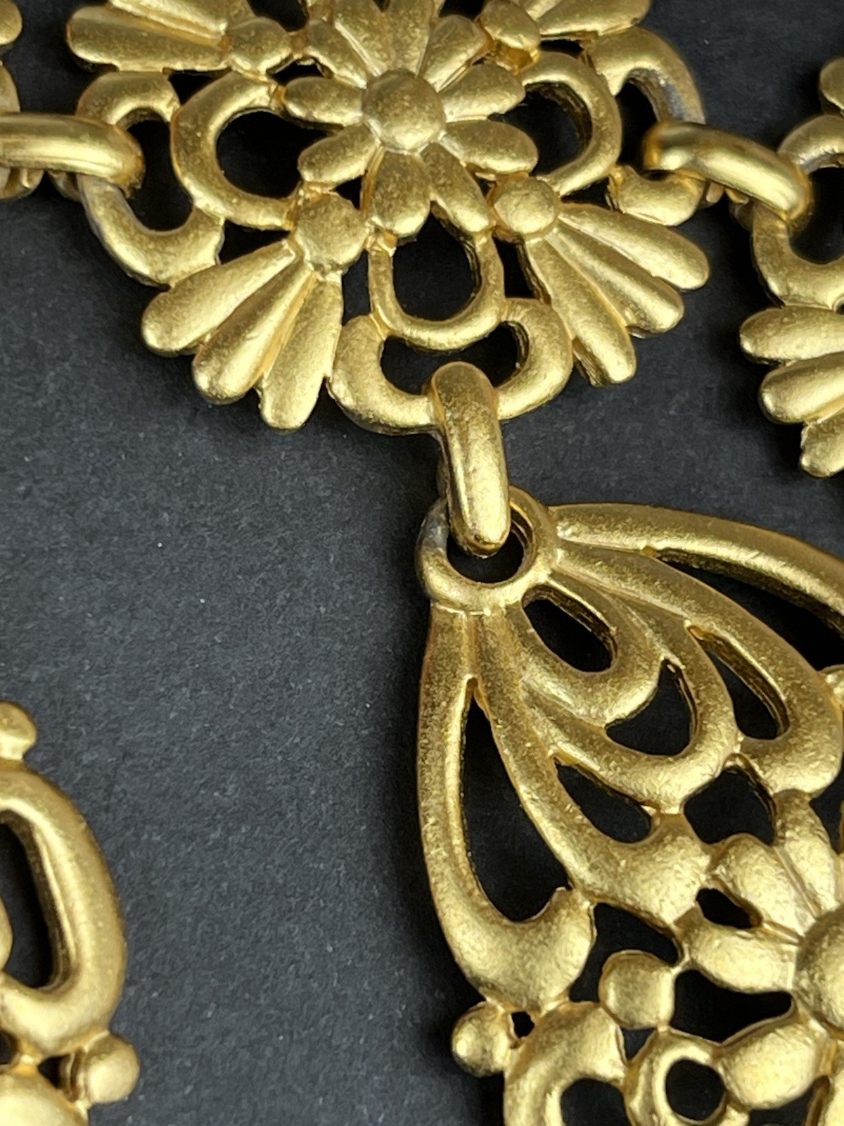 Vtg KJL Kenneth Jay Lane Gold Filigree Bib Neckla… - image 8