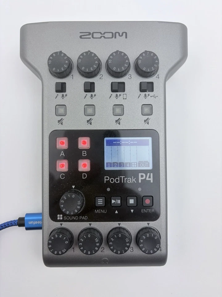 Zoom PodTrak P4 Podcast Recorder & 64GB SanDisk Card (Boxed) w/Carrying Case. - Image 3 of 4