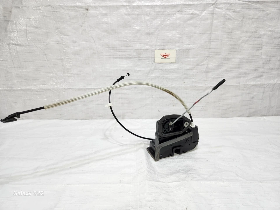 Actuador de cierre de puerta trasero izquierdo GMC Yukon 2015-2020 OEM 13528272 Foto 3 de 4