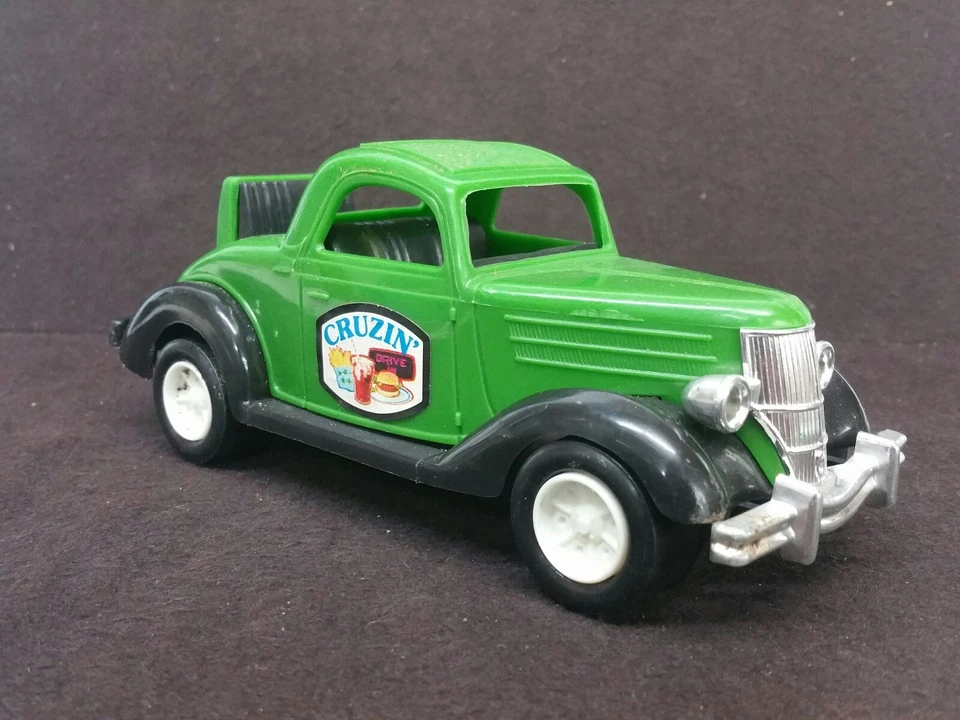 Зеленый игрушечный автомобиль Strombecker 1936 Ford Coupe сделано в США - Изображение 2 из 4