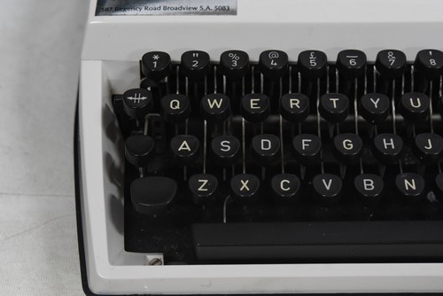 Adler Tippa Portable Mechanical Typewriter with Case - Vintage - Picture 3 of 21