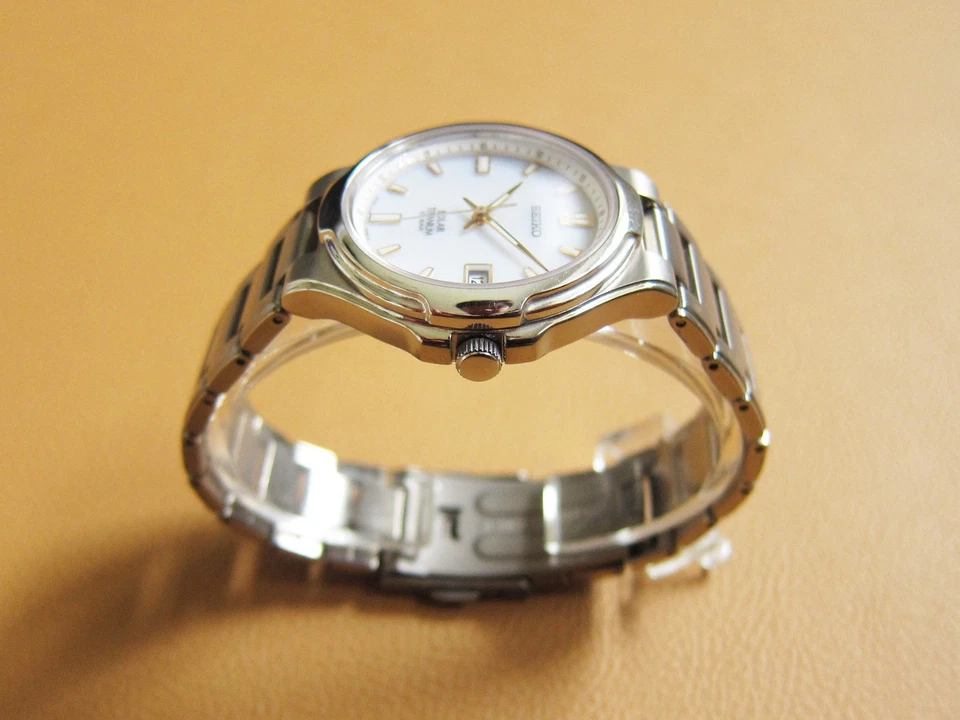 SEIKO Solar V145-0E10 Titanium Watch w/ White Dial (MADE IN JAPAN) - Image 4 of 4