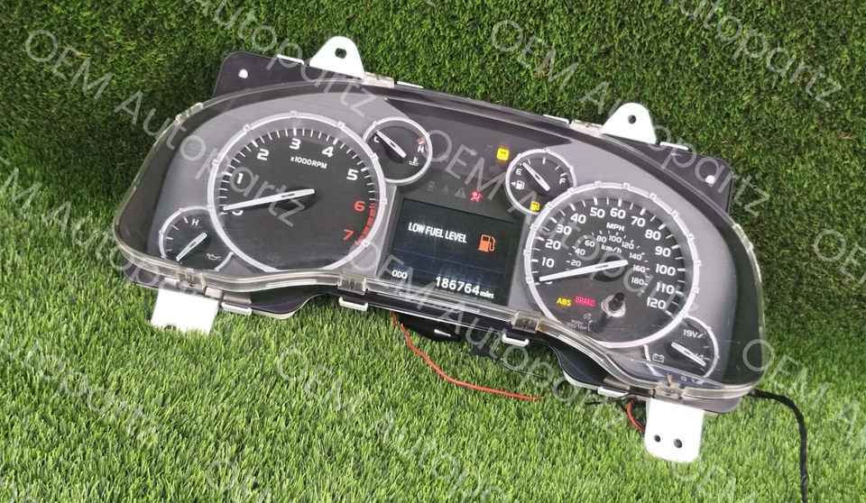Cuadro de instrumentos medidores de velocidad Toyota Tundra 2016-2017 OEM usado Foto 2 de 4