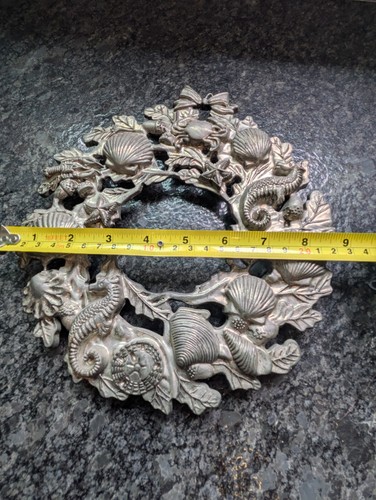 9'' Vtg sea life wreath trivet or wall hanging sea shells crabs seahorse lobster - Picture 6 of 6
