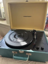 2008 Crosley Portable Record Player Model CR249 Green/Beige