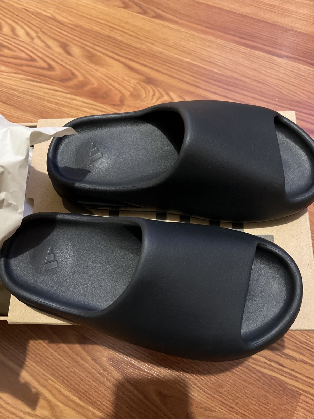 Adidas Yeezy Slides Onyx Talla 8 Totalmente Nuevo Con Caja HQ6448