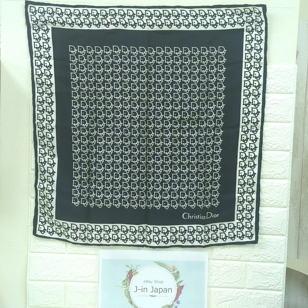Foulard trotteur Christian Dior 100% soie bleu marine blanc fabriqué en Italie occasion du Japon
