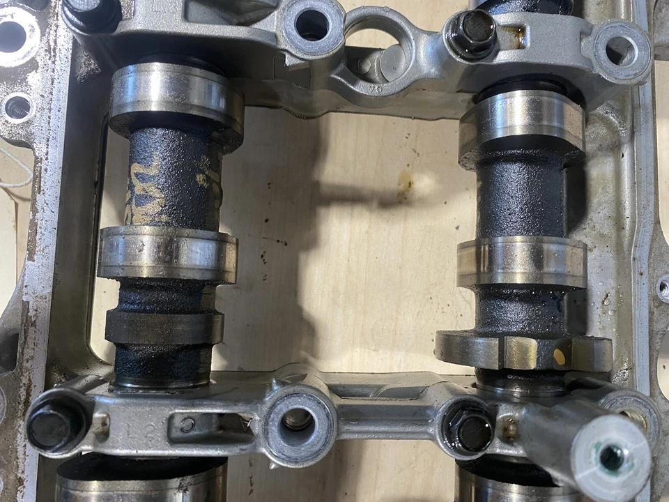 AG74 2016-2019 Toyota Tacoma Lexus RX350 Camshaft HOUSING PLATE ASSEMBLY LEFT Foto 3 de 4