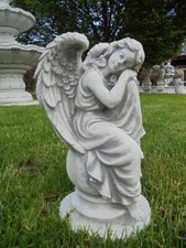 Gartenfigur "Engel auf Kugel" 35 cm, Steinfigur, Steinguss, Gartendekoration