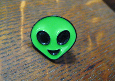 UFO Green Alien Lapel Pin - Cosmic Outer Space Extraterrestrial Being ...