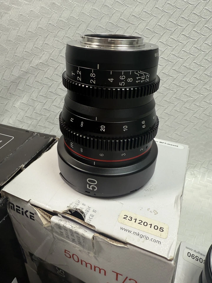 Panasonic Lumix GH7 Mirrorless Camera Kit w/ Meike 50mm T2.2 + 35mm Cage, Box - Image 3 of 4