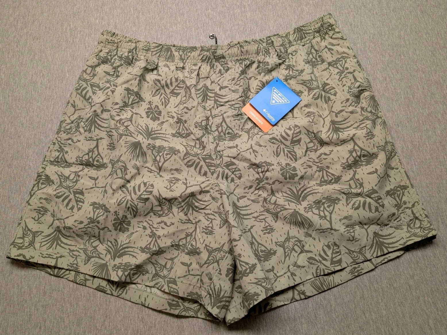 Columbia PFG Super Backcast II Water Shorts Men XL Marlin Chase Fish Print 6"