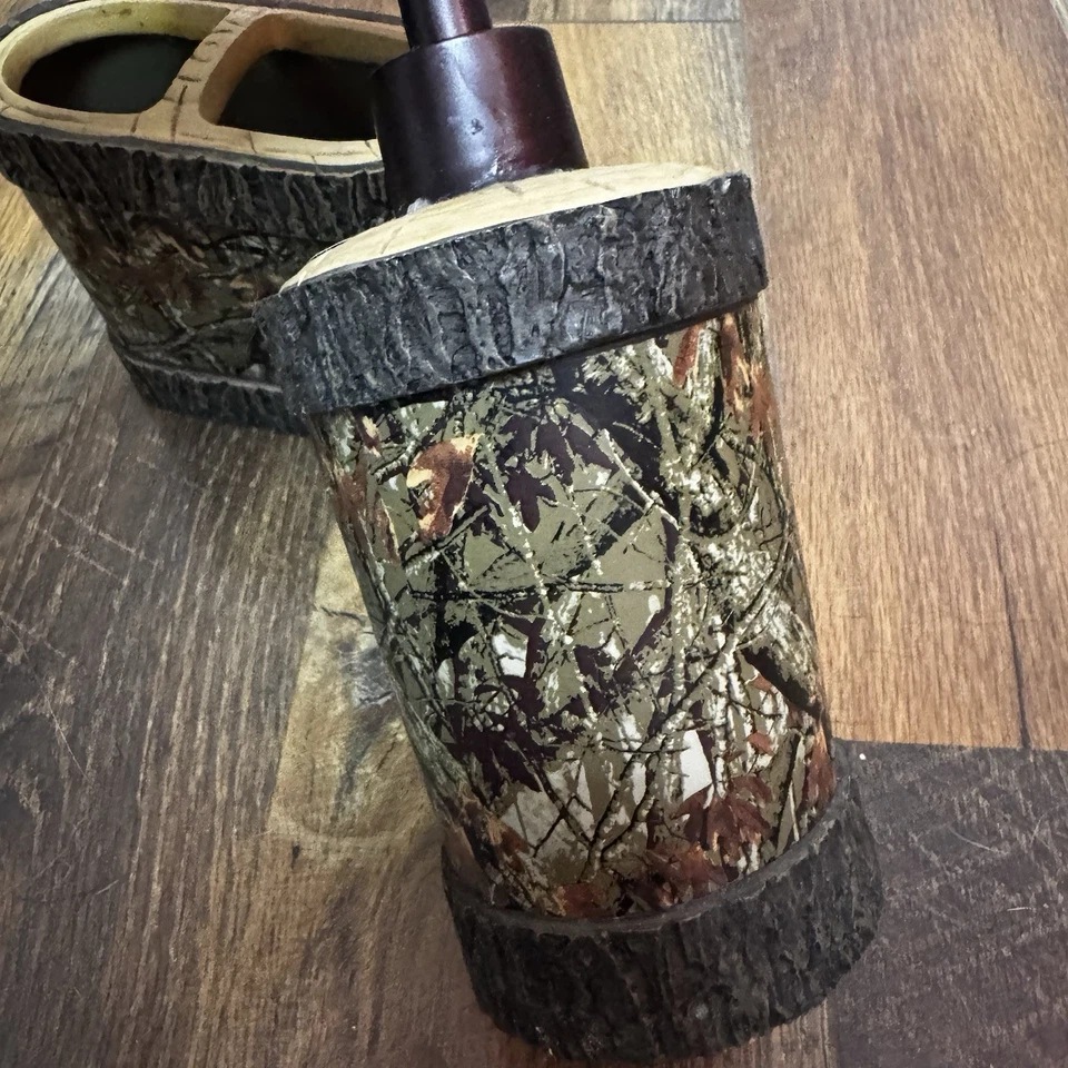 Dispensador de jabón y soporte para cepillo de dientes Mainstays Camo Foto 3 de 4