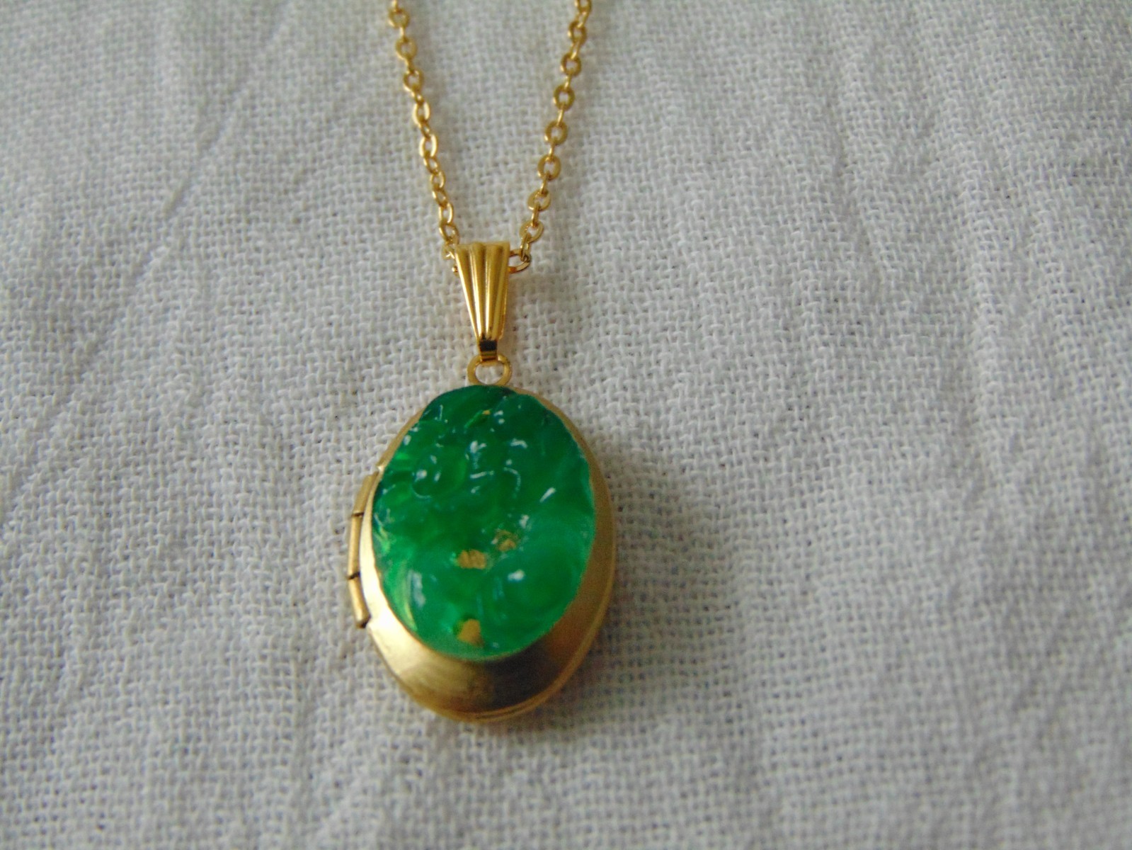 vintage faux green jade locket pendant necklace
