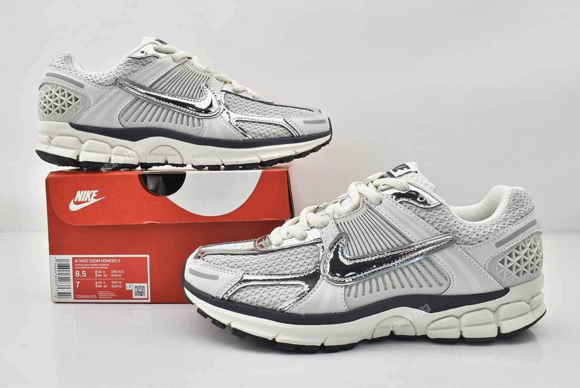 ★ナイキ ズームボメロ5 フォトンダスト ★ HJ3758-001 Nike Air Zoom Vomero 5 “Photon Dust” Men's Retro Running