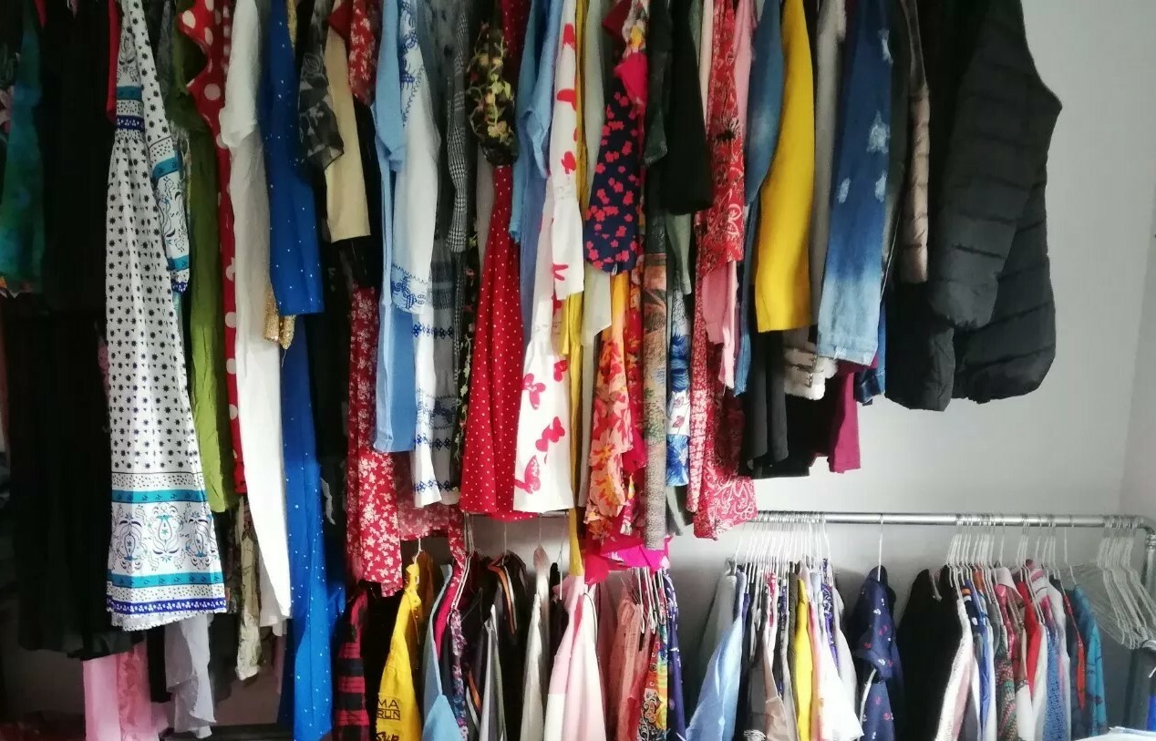 Купить Damen Frauen Bekleidung Kleider Klamotten PAKET NEUWARE 100 на  Аукцион DE из Германии с доставкой в Россию, Украину, Казахстан